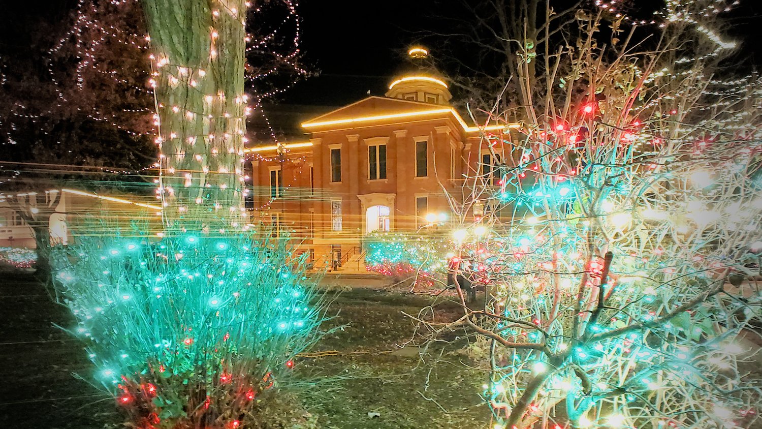 Lighted display with the Old Courthouse in the background at the Historic Square in Woodstock, IL.