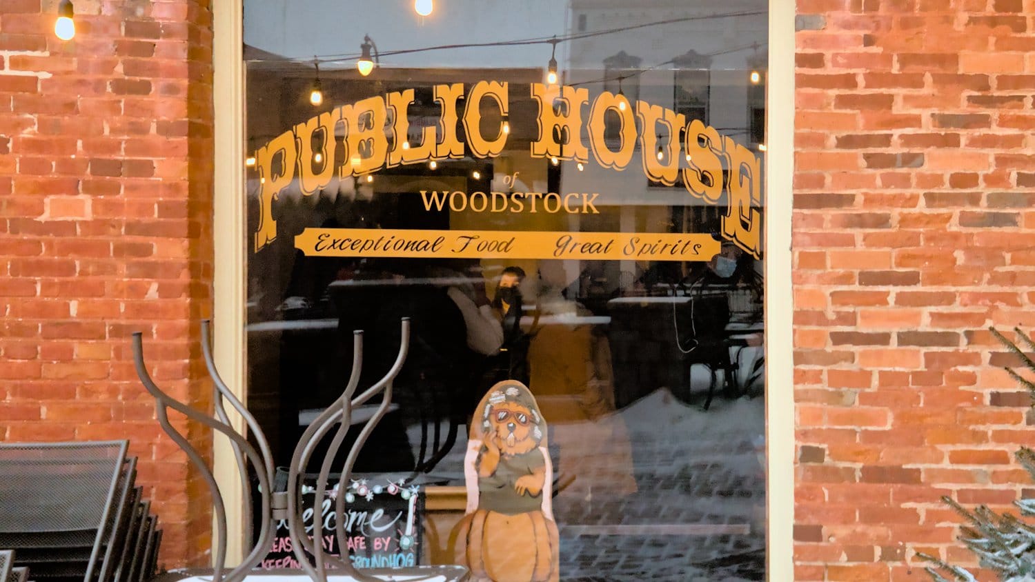 Window at the Public House of Woodstock.