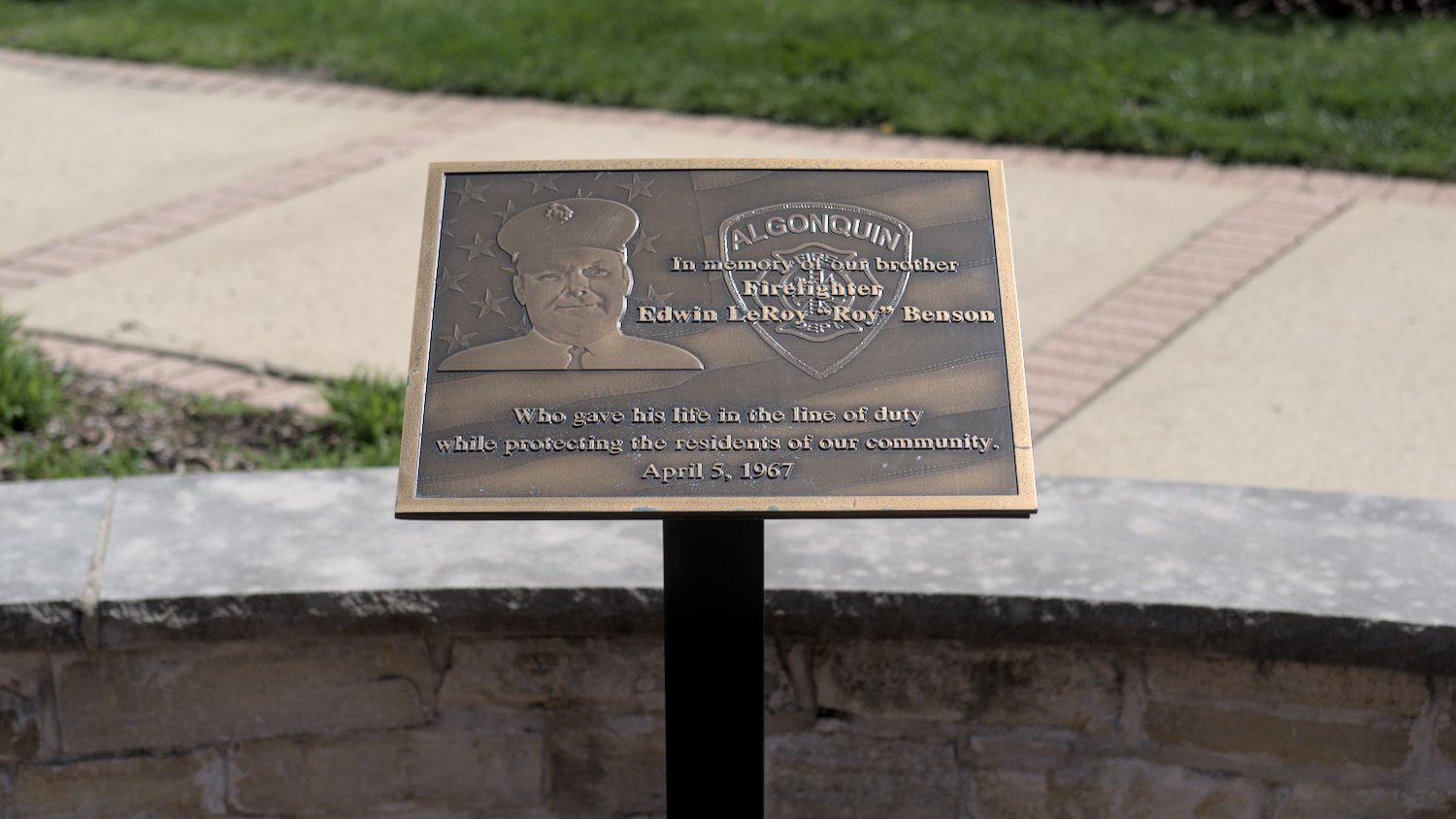 Bronze memorial plaque honoring firefighter Edwin LeRoy "Roy" Benson.