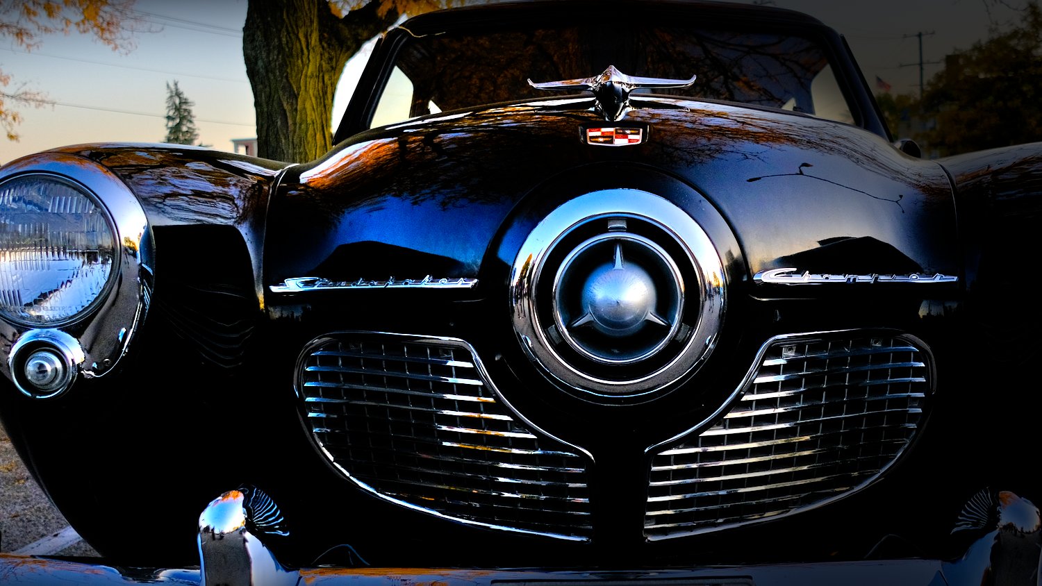 Front end of a 1951 Studebaker.