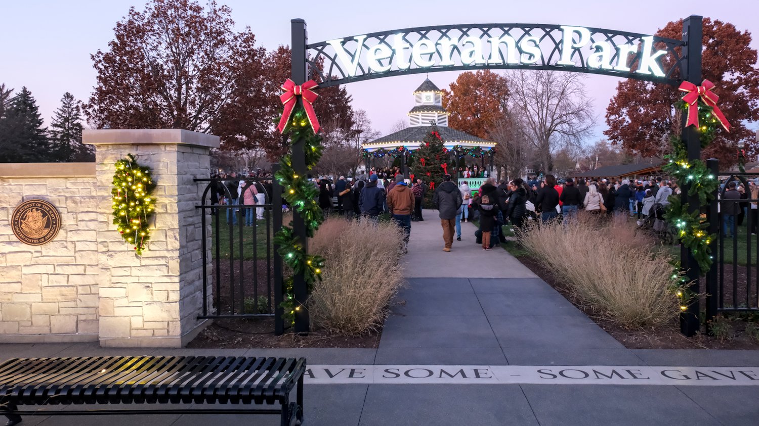 Entrance to Veteran's Park decorated for Christmas.